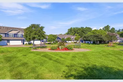 410 Hickory Lane N, Oakdale, MN 55128 - Photo 29