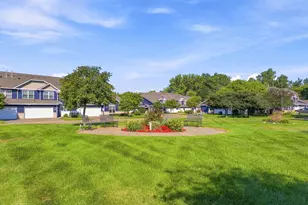 410 Hickory Ln N, Oakdale, MN 55128 - Photo 29