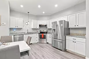 410 Hickory Ln N, Oakdale, MN 55128 - Photo 11