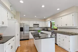 8079 Spruce Trail, Eden Prairie, MN 55347 - Photo 5