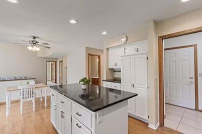 8079 Spruce Trail, Eden Prairie, MN 55347 - Photo 7