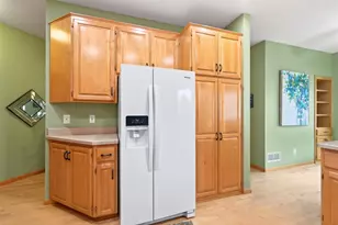 13250 39th Ave N, Plymouth, MN 55441 - Photo 9