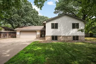 7719 Knollwood Dr, Mounds View, MN 55112 - Photo 1