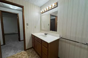 500 Deschepper St, Marshall, MN 56258 - Photo 15