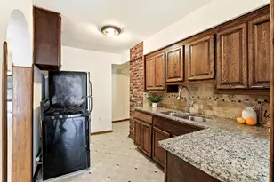 896 4th St E, Saint Paul, MN 55106 - Photo 13
