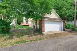 896 4th St E, Saint Paul, MN 55106 - Photo 33