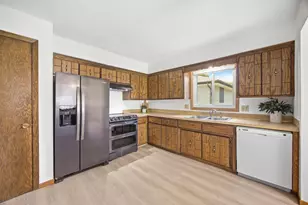 8818 N Brook Ave N, Brooklyn Park, MN 55428 - Photo 15