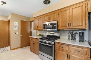 2823 Silver Lake Rd NE, Saint Anthony, MN 55418 - Photo 35