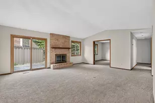 7055 Robinwood Trail, Woodbury, MN 55125 - Photo 9