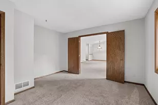 7055 Robinwood Trail, Woodbury, MN 55125 - Photo 11