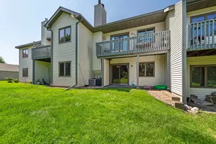 7250 Hunters Run, Eden Prairie, MN 55346 - Photo 5