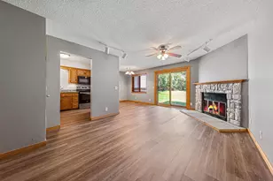 7250 Hunters Run, Eden Prairie, MN 55346 - Photo 9