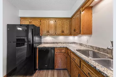 7250 Hunters Run, Eden Prairie, MN 55346 - Photo 17