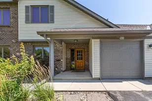 7250 Hunters Run, Eden Prairie, MN 55346 - Photo 3