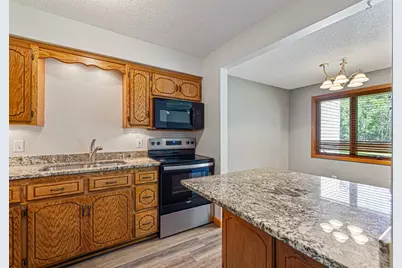 7250 Hunters Run, Eden Prairie, MN 55346 - Photo 19