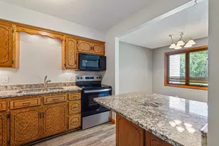 7250 Hunters Run, Eden Prairie, MN 55346 - Photo 19