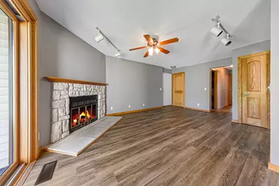 7250 Hunters Run, Eden Prairie, MN 55346 - Photo 11