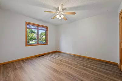 7250 Hunters Run, Eden Prairie, MN 55346 - Photo 21