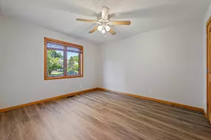 7250 Hunters Run, Eden Prairie, MN 55346 - Photo 21