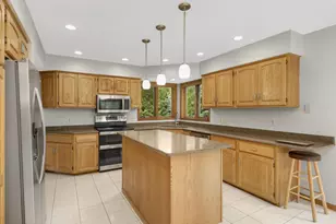 1381 Interlachen Dr, Eagan, MN 55123 - Photo 15