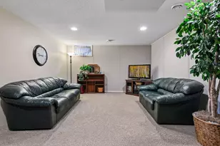 6601 Arlington Ct, Chanhassen, MN 55317 - Photo 17