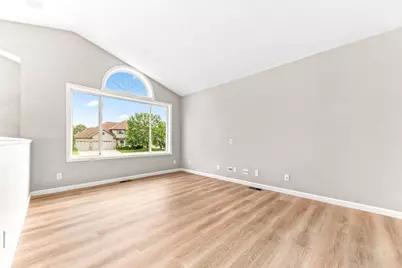 2827 18th Avenue E, Shakopee, MN 55379 - Photo 9