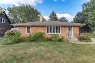 785 Grandview Ave W, Roseville, MN 55113 - Photo 1