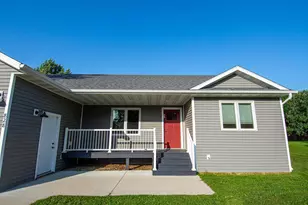 828 Alice Dr, Thief River Falls, MN 56701 - Photo 3
