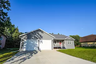828 Alice Dr, Thief River Falls, MN 56701 - Photo 1