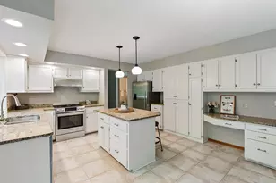 9017 Larkspur Ln, Eden Prairie, MN 55347 - Photo 7