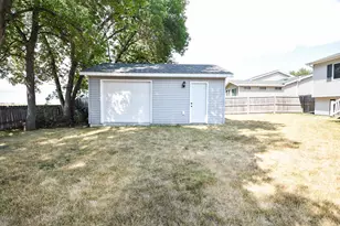 3842 10th St N, Fargo, ND 58102 - Photo 5