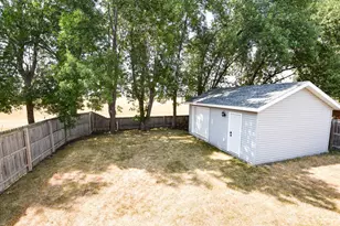 3842 10th St N, Fargo, ND 58102 - Photo 9