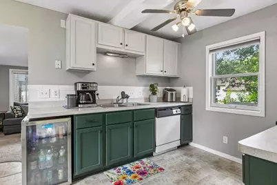 670 Goodwin Avenue N, Oakdale, MN 55128 - Photo 5