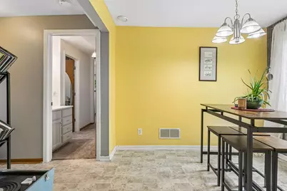 670 Goodwin Avenue N, Oakdale, MN 55128 - Photo 9