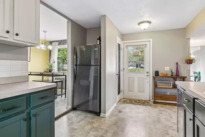 670 Goodwin Avenue N, Oakdale, MN 55128 - Photo 7