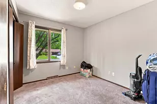 10048 Upton Rd, Bloomington, MN 55431 - Photo 15