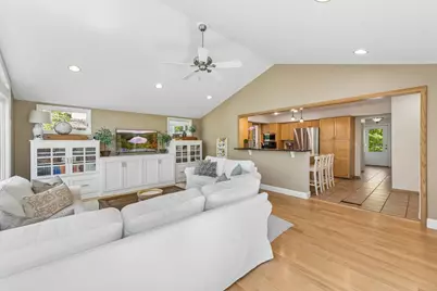 290 Ridgeview Drive E, Wayzata, MN 55391 - Photo 11