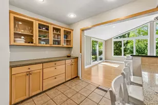 290 Ridgeview Dr E, Wayzata, MN 55391 - Photo 9