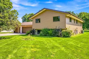 1718 Hazelwood Circle, Saint Cloud, MN 56303 - Photo 3