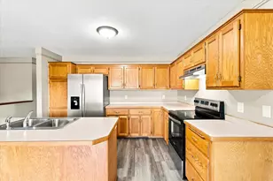 580 W 11th St, Rush City, MN 55069 - Photo 17