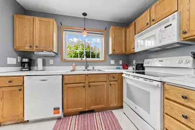 446 Mission Hills Way E, Chanhassen, MN 55317 - Photo 9