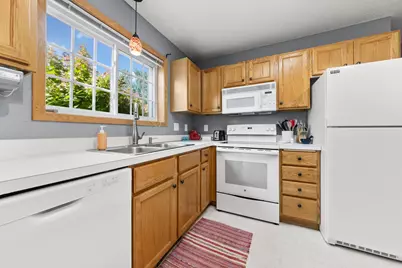 446 Mission Hills Way E, Chanhassen, MN 55317 - Photo 11