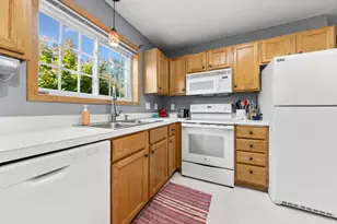 446 Mission Hills Way E, Chanhassen, MN 55317 - Photo 11