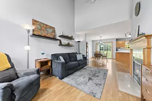 446 Mission Hills Way E, Chanhassen, MN 55317 - Photo 5