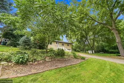 13240 Dahlgren Road, Minnetonka, MN 55305 - Photo 3