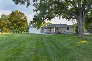 411 Hazel Ln, Hopkins, MN 55343 - Photo 37