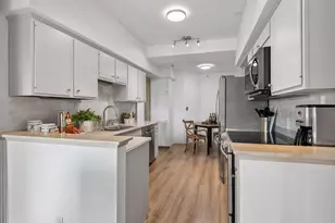1235 Yale Pl, Minneapolis, MN 55403 - Photo 9