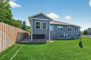 2357 7th Ave E, North Saint Paul, MN 55109 - Photo 29