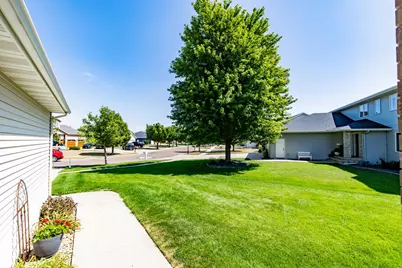 1206 47th Avenue N, Fargo, ND 58102 - Photo 3