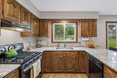 1667 Sherwood Way, Eagan, MN 55122 - Photo 13
